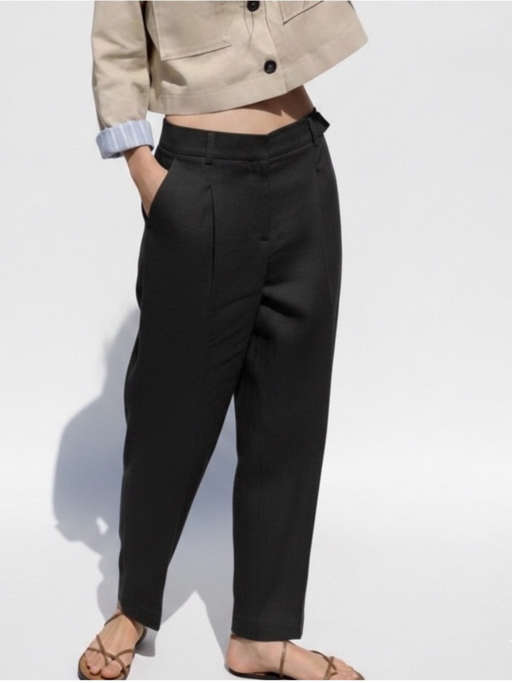 NWT Zara Black Linen-Blend
High-Waisted Pleated
Trousers / Pants - Size S /US 26